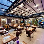 מלון Royal Garden And