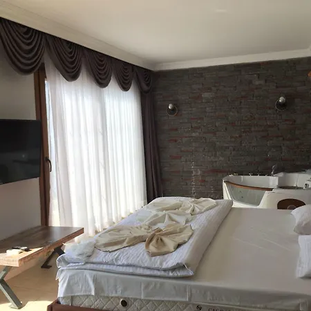 Royal Garden And Hotel