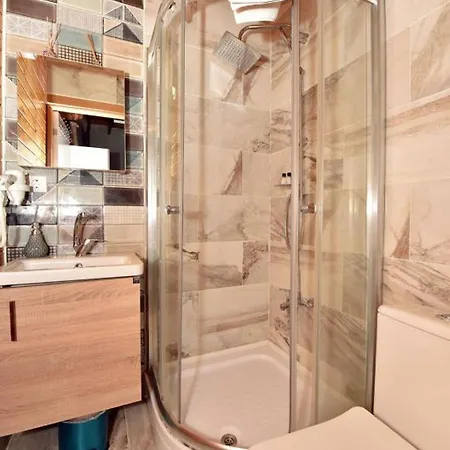 Royal Garden And Hotel