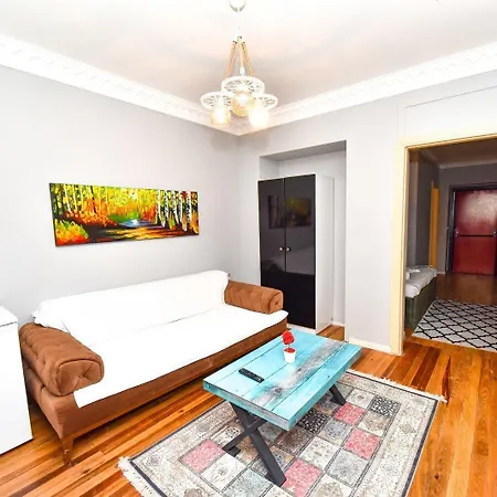 Royal Garden And Istanbul