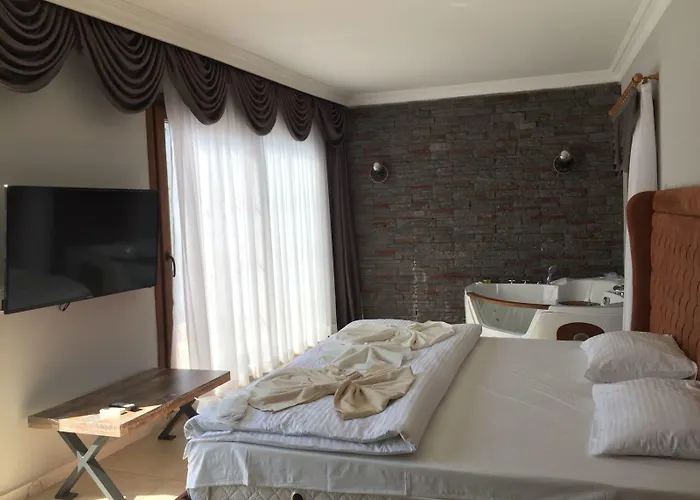 Royal Garden And Hotel