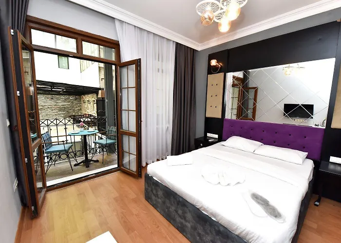 Royal Garden And Hotel