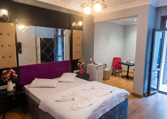 Royal Garden And Stambuł