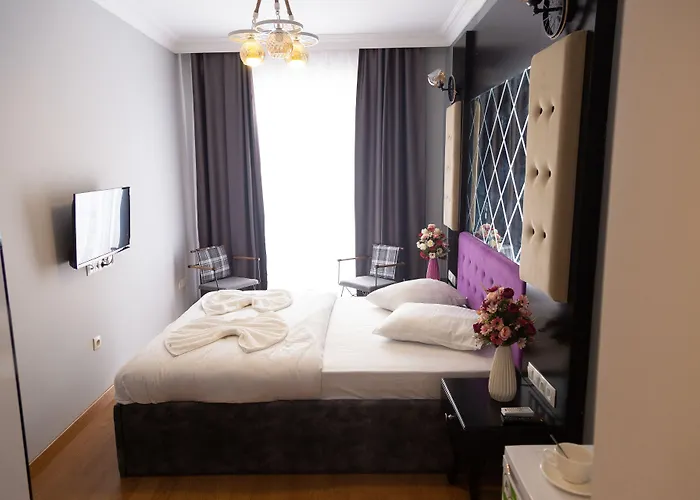 Royal Garden And Hotel