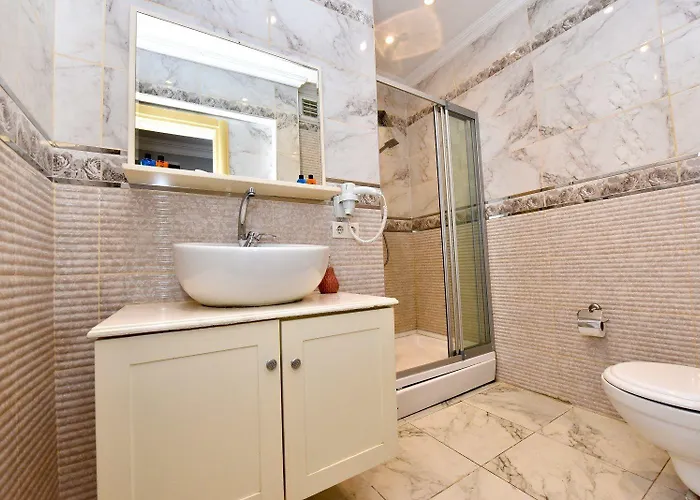 Royal Garden And Hotel