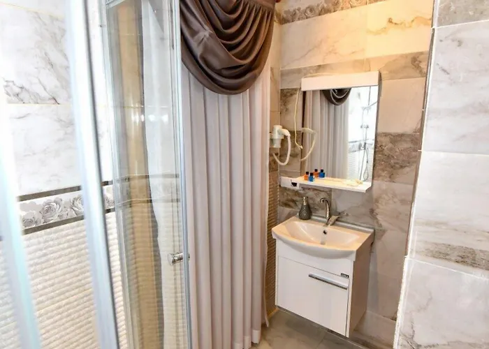 Royal Garden And Hotel 3*