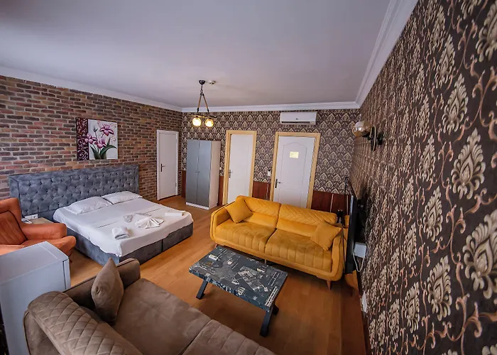 Royal Garden And Stambuł