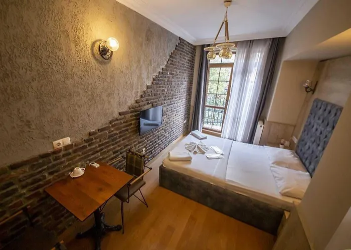 Royal Garden And Hotel