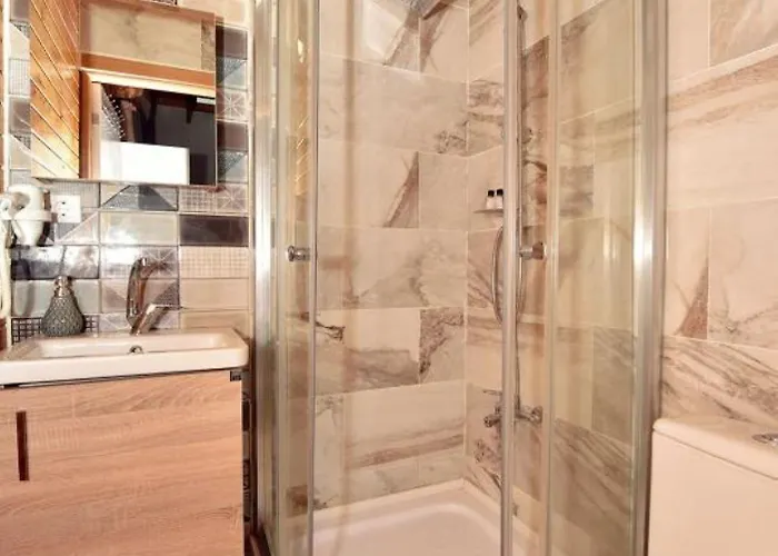 Royal Garden And Hotel