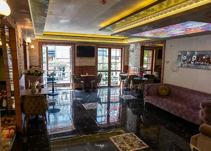 Royal Garden And Hotel