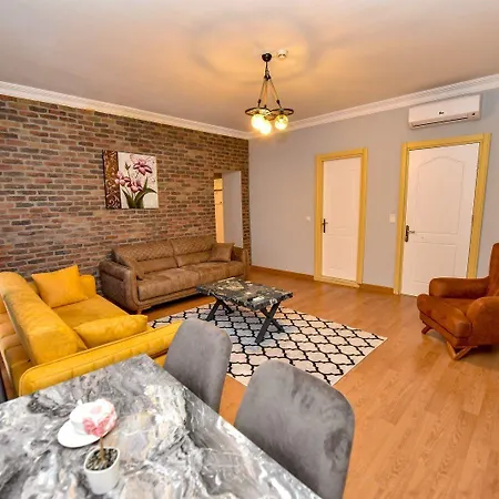 Royal Garden And Istambul