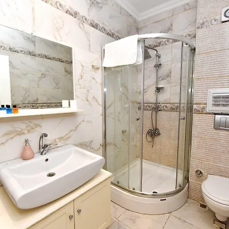 Royal Garden And Hotel