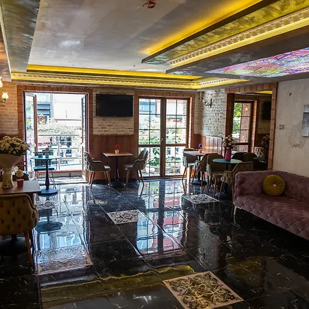 Royal Garden And Hotel